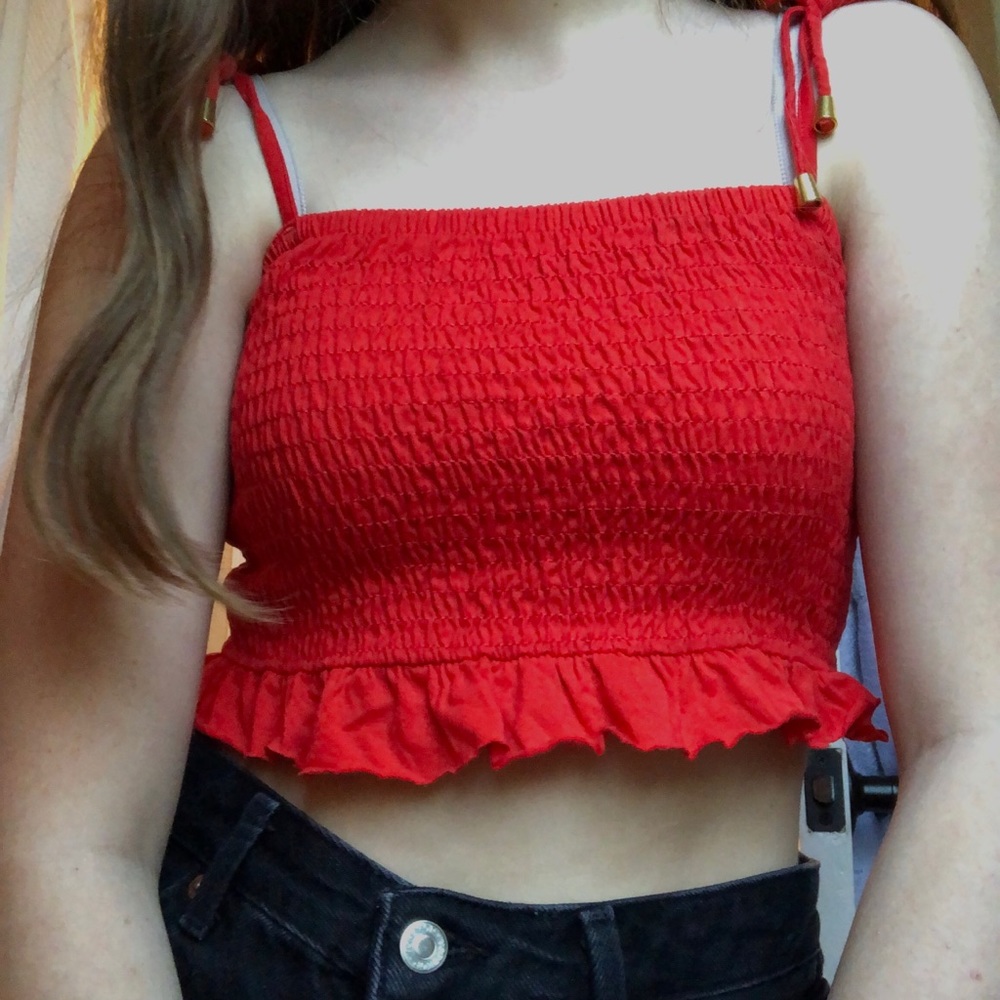red ruffle top ❤️